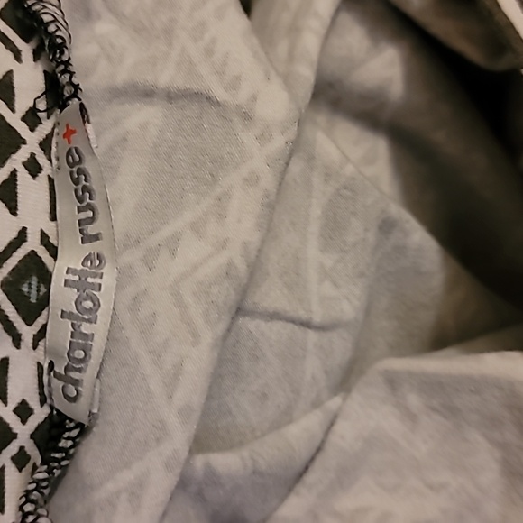 Geometric Patterned  mini Skirt - Forest green and White - Picture 3 of 4